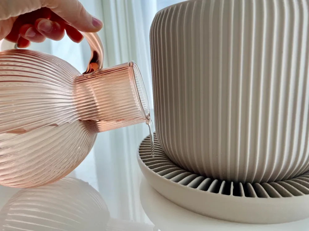 Maceta decorativa con bandeja integrada - Imagen 2